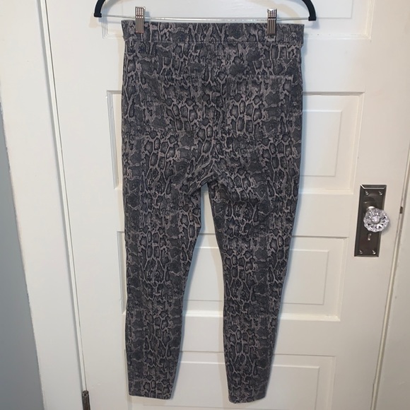 Spanx Jean-ish Ankle Leggings in Taupe Snakeskin Sz M - Picture 6 of 11